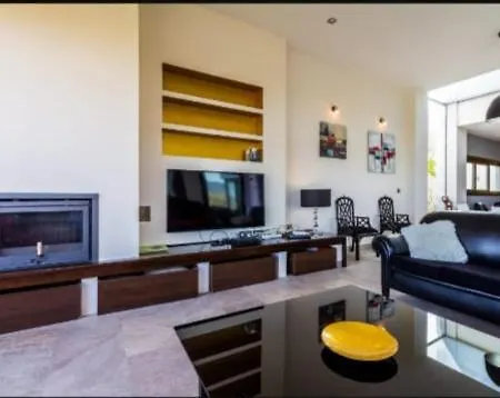 Villa Zihuatanejo *